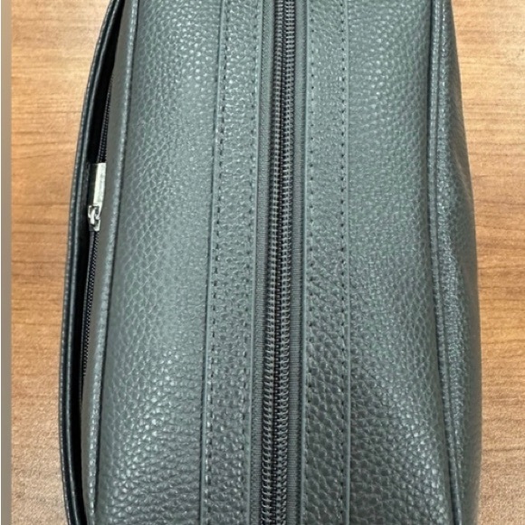 Perry Ellis Travel Kit NWT - Picture 3 of 4